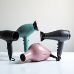 Quel sèche-cheveux choisir ? Le guide pour trouver le modèle adapté à vos cheveux et à votre budget
